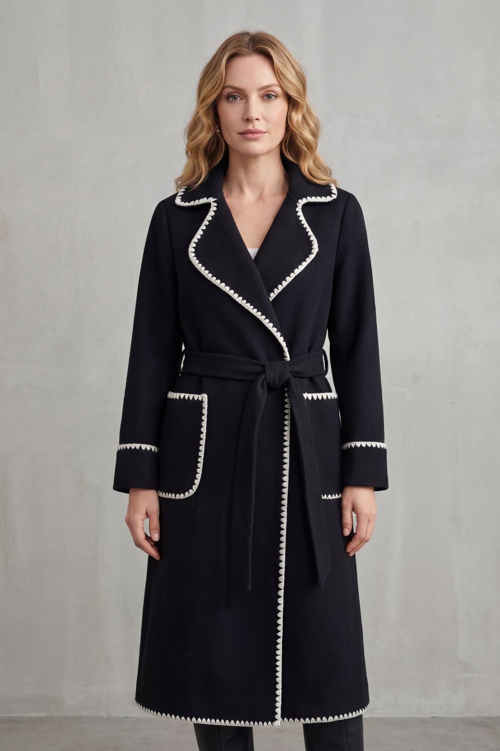 Manteau Long Croisé Ceinturé à Passepoil Contrasté – Noir