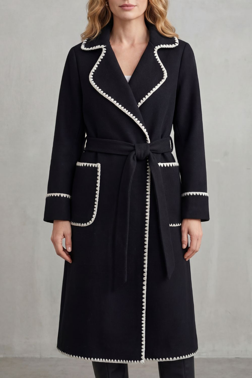 Manteau Long Croisé Ceinturé à Passepoil Contrasté – Noir