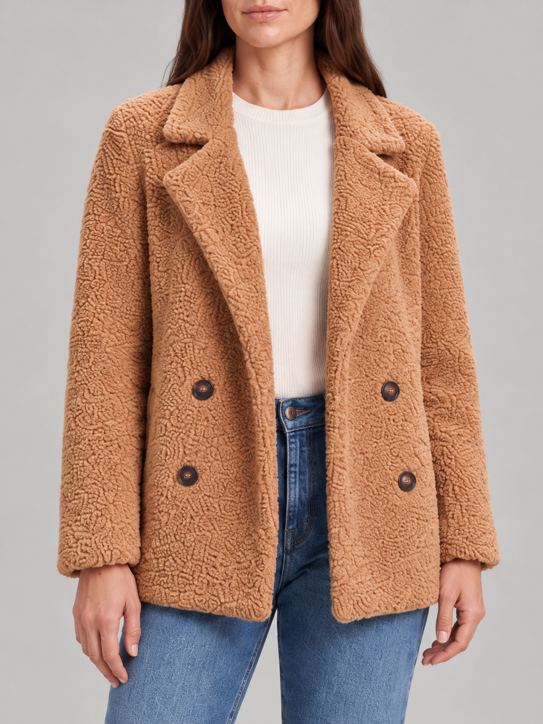 Veste teddy, détail col à revers et boutons