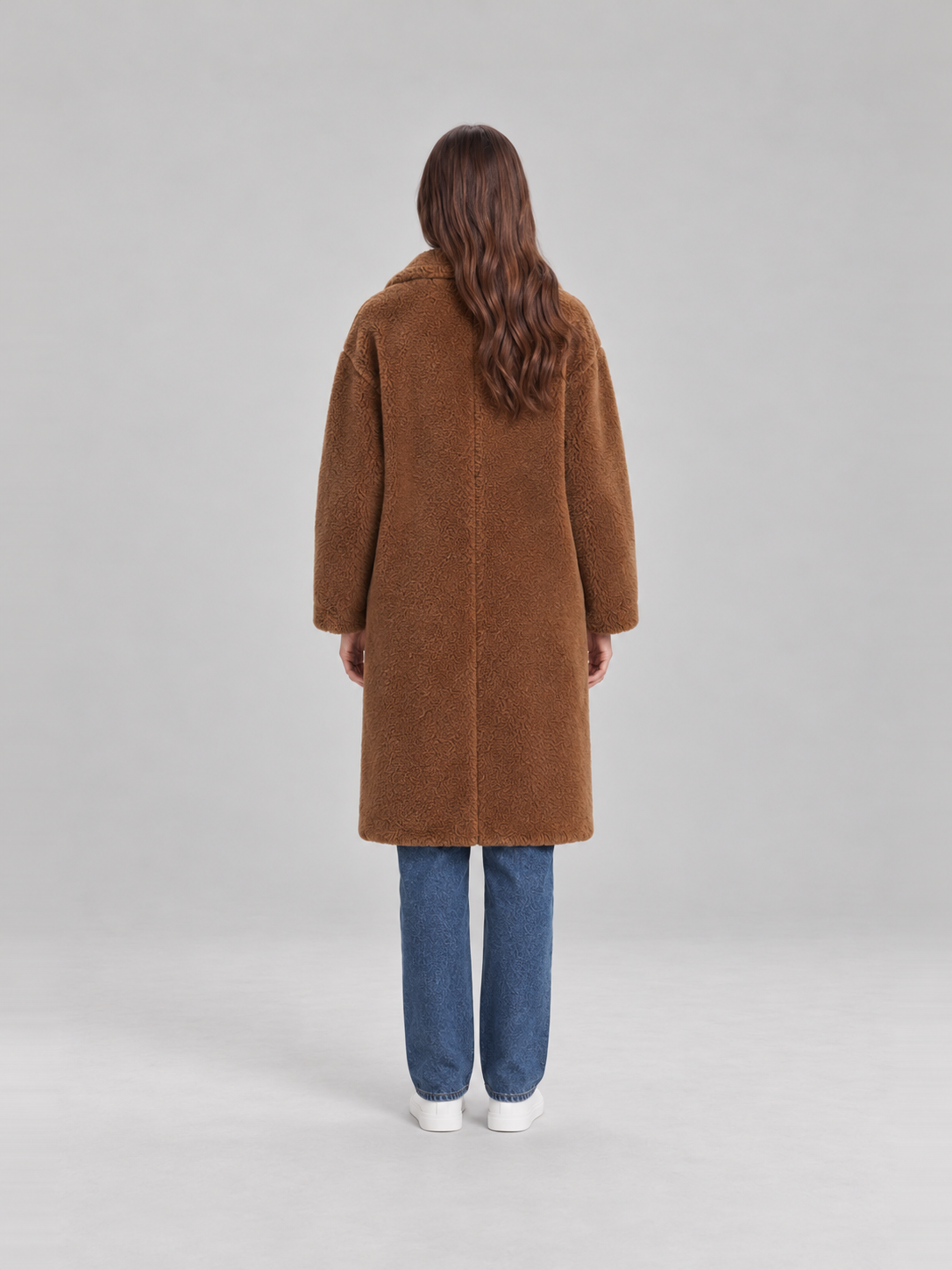 Manteau teddy long femme marron, vue de dos