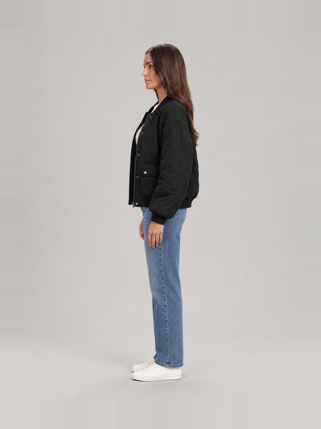 Bomber matelassé femme noir, vue de profil