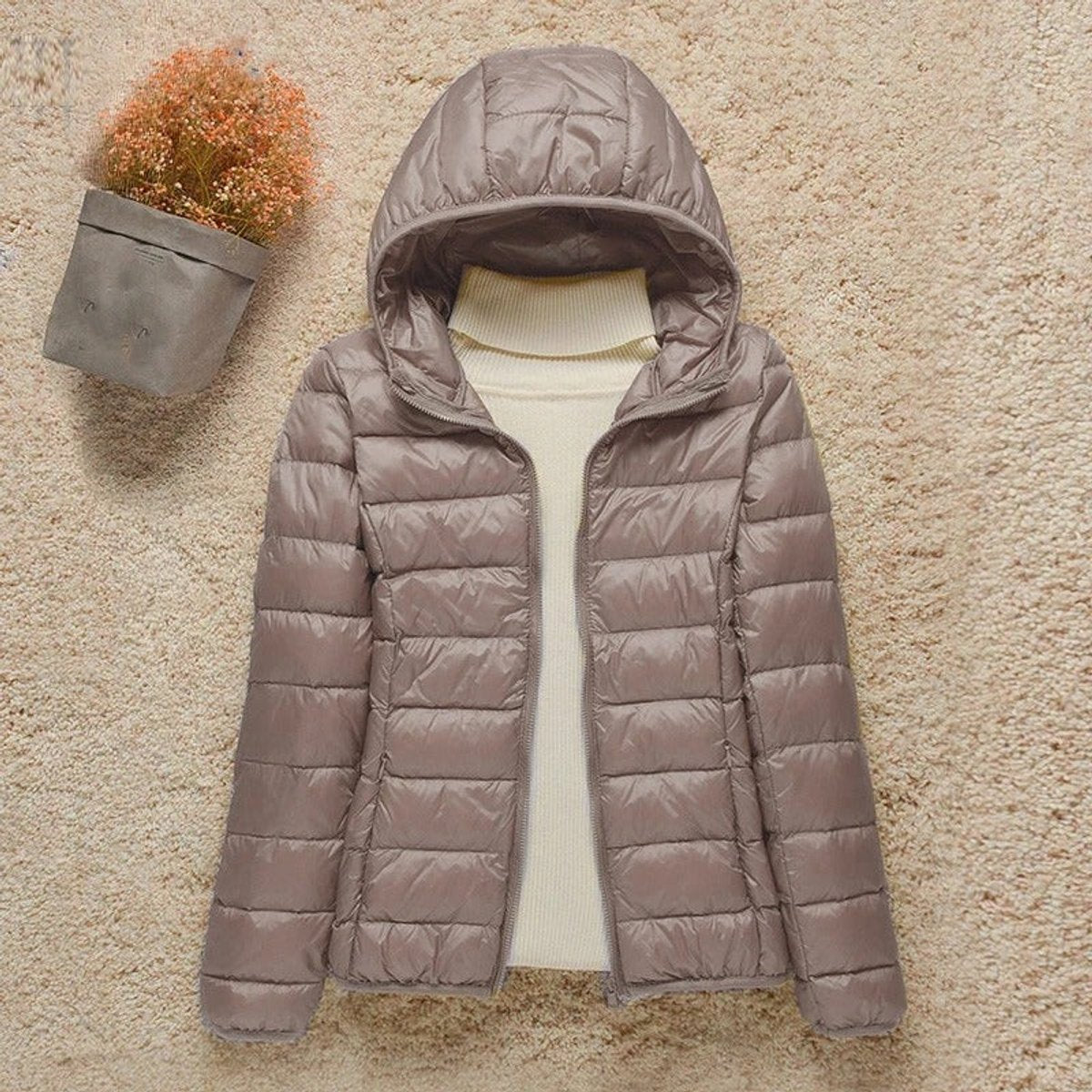 Doudoune Légère Compressible à Capuche – Taupe